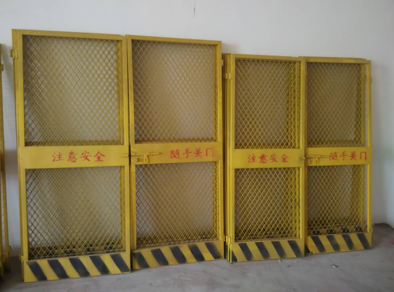 施工電梯防護(hù)門